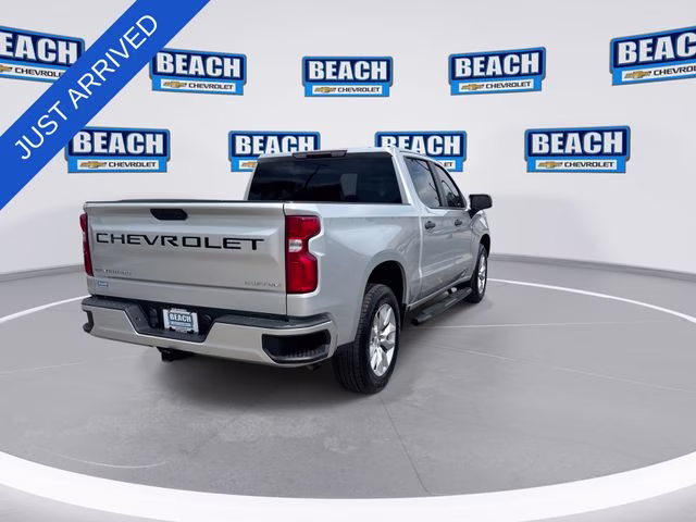 2021 Silver Ice Metallic Chevrolet Silverado 1500 Custom RWD Truck