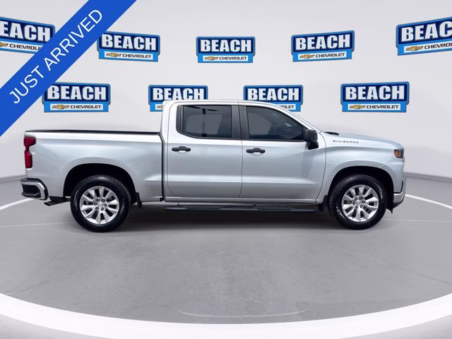 2021 Silver Ice Metallic Chevrolet Silverado 1500 Custom RWD Truck