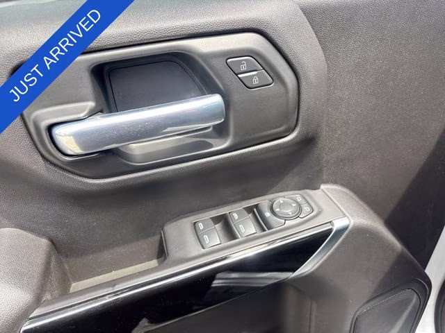 2021 Silver Ice Metallic Chevrolet Silverado 1500 Custom RWD Truck