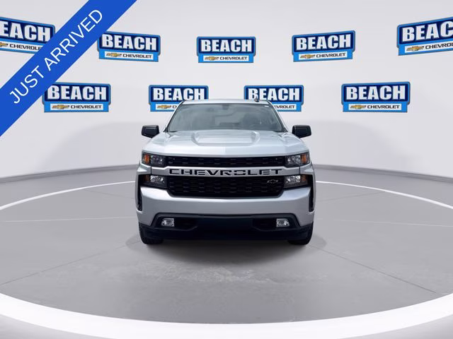 2021 Silver Ice Metallic Chevrolet Silverado 1500 Custom RWD Truck