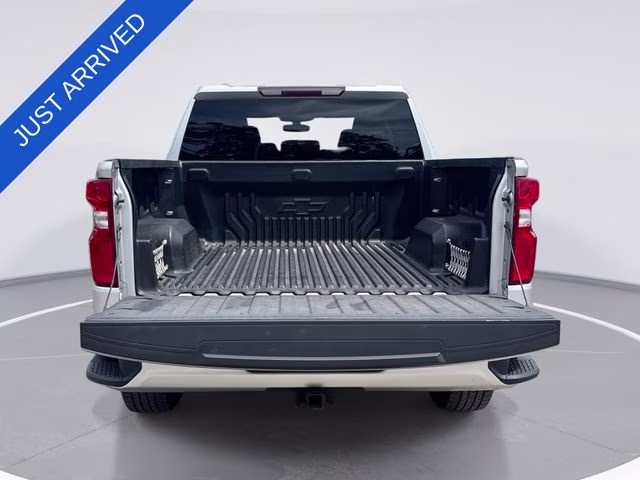 2021 Silver Ice Metallic Chevrolet Silverado 1500 Custom RWD Truck