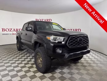 2018 Midnight Black Metallic Toyota Tacoma SR5 V6 4X4 Truck