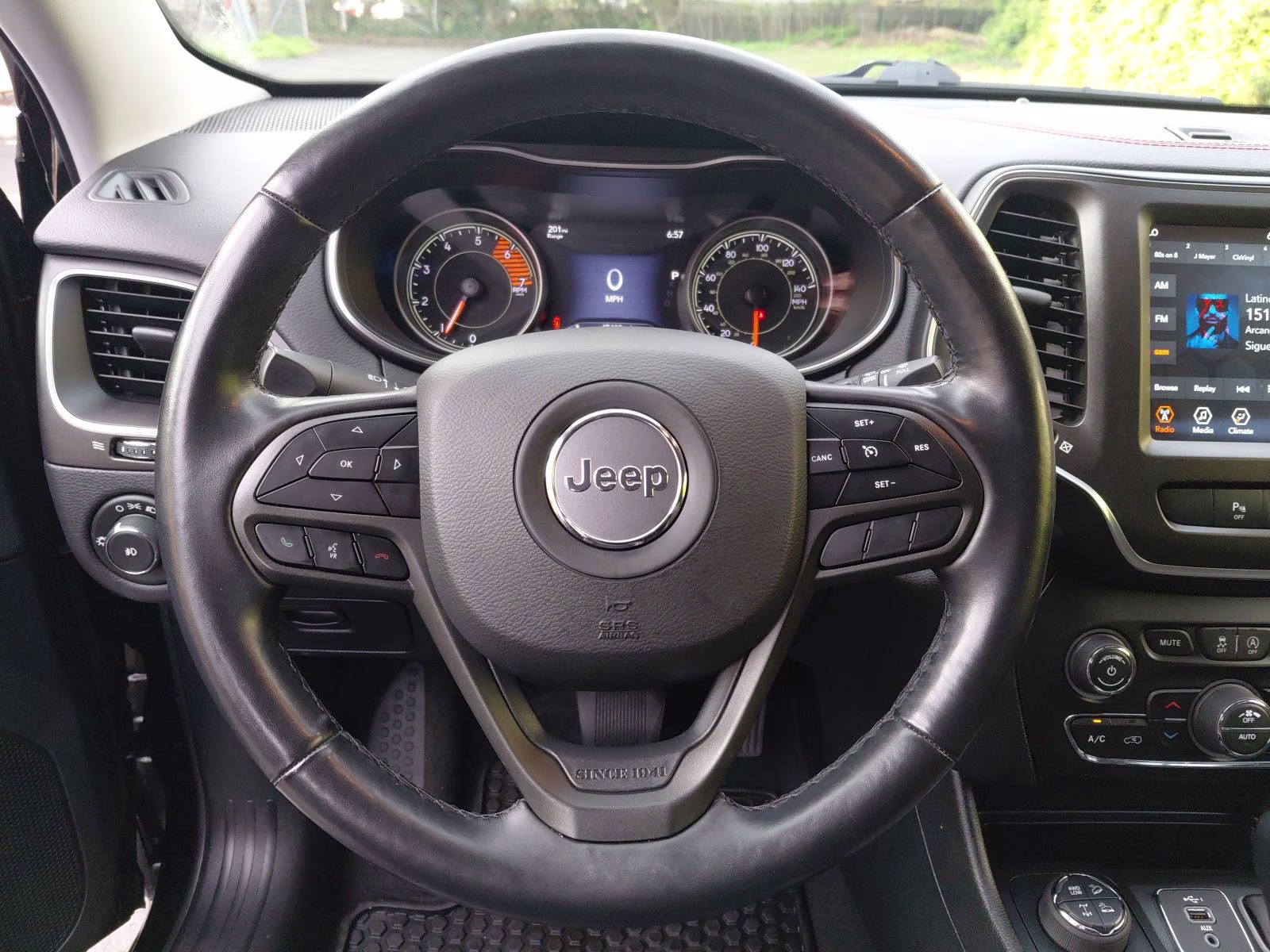 2019 Diamond Black Crystal Pearlcoat Jeep Cherokee Trailhawk 4X4 SUV