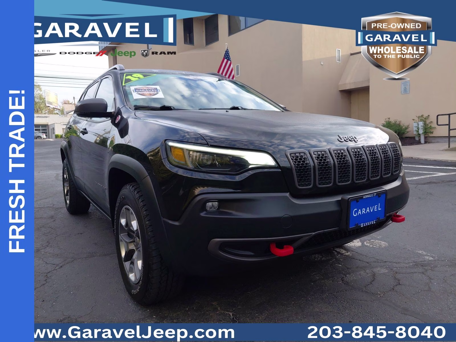 2019 Diamond Black Crystal Pearlcoat Jeep Cherokee Trailhawk 4X4 SUV
