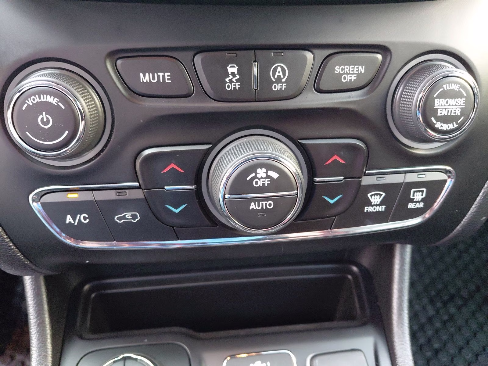 2019 Diamond Black Crystal Pearlcoat Jeep Cherokee Trailhawk 4X4 SUV