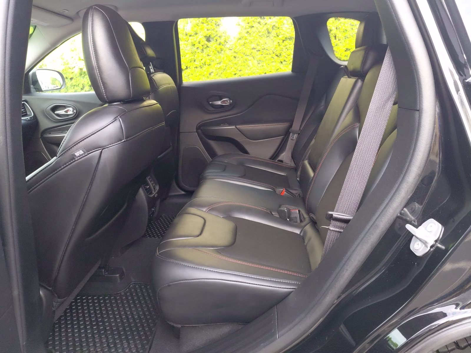 2019 Diamond Black Crystal Pearlcoat Jeep Cherokee Trailhawk 4X4 SUV