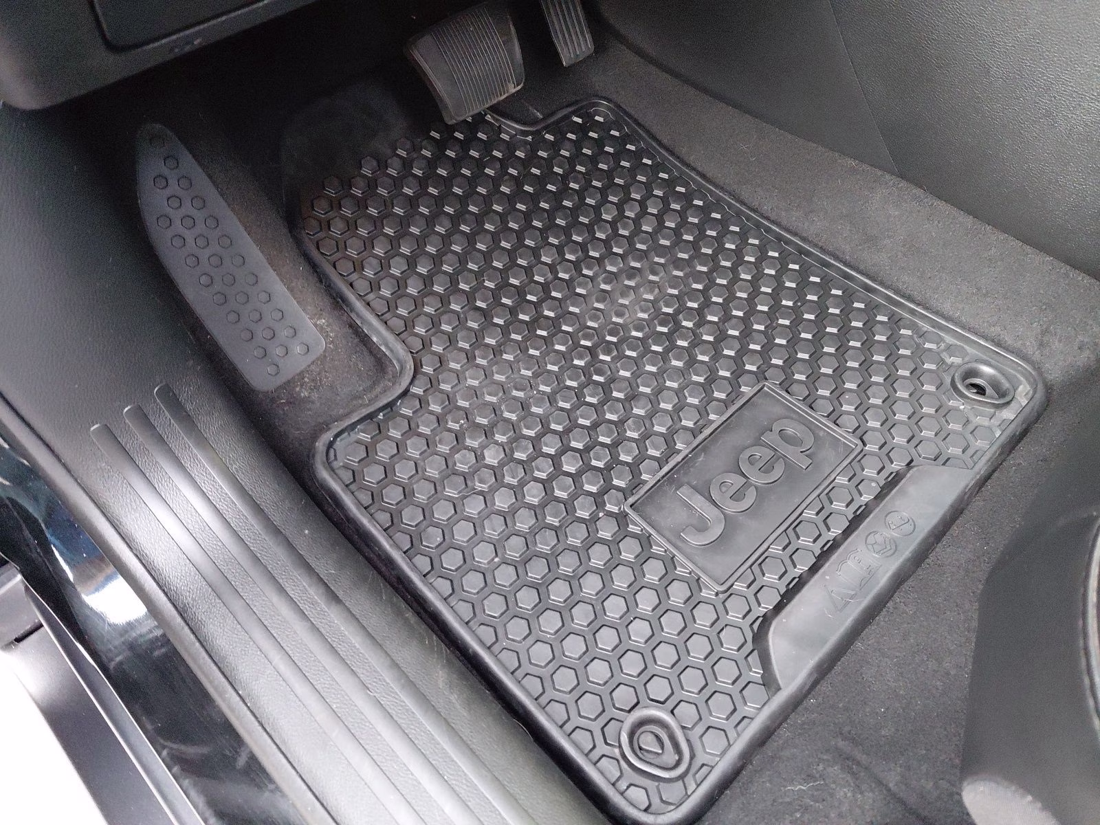 2019 Diamond Black Crystal Pearlcoat Jeep Cherokee Trailhawk 4X4 SUV