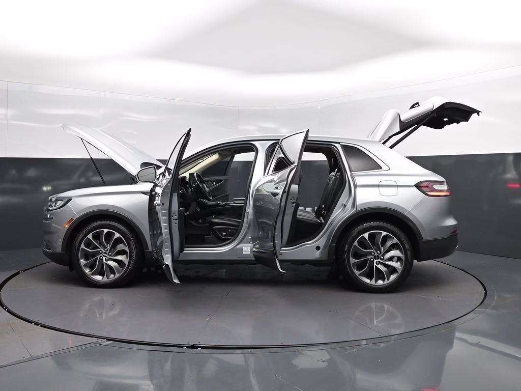 2023 Radiance Metallic Lincoln Nautilus Reserve AWD SUV