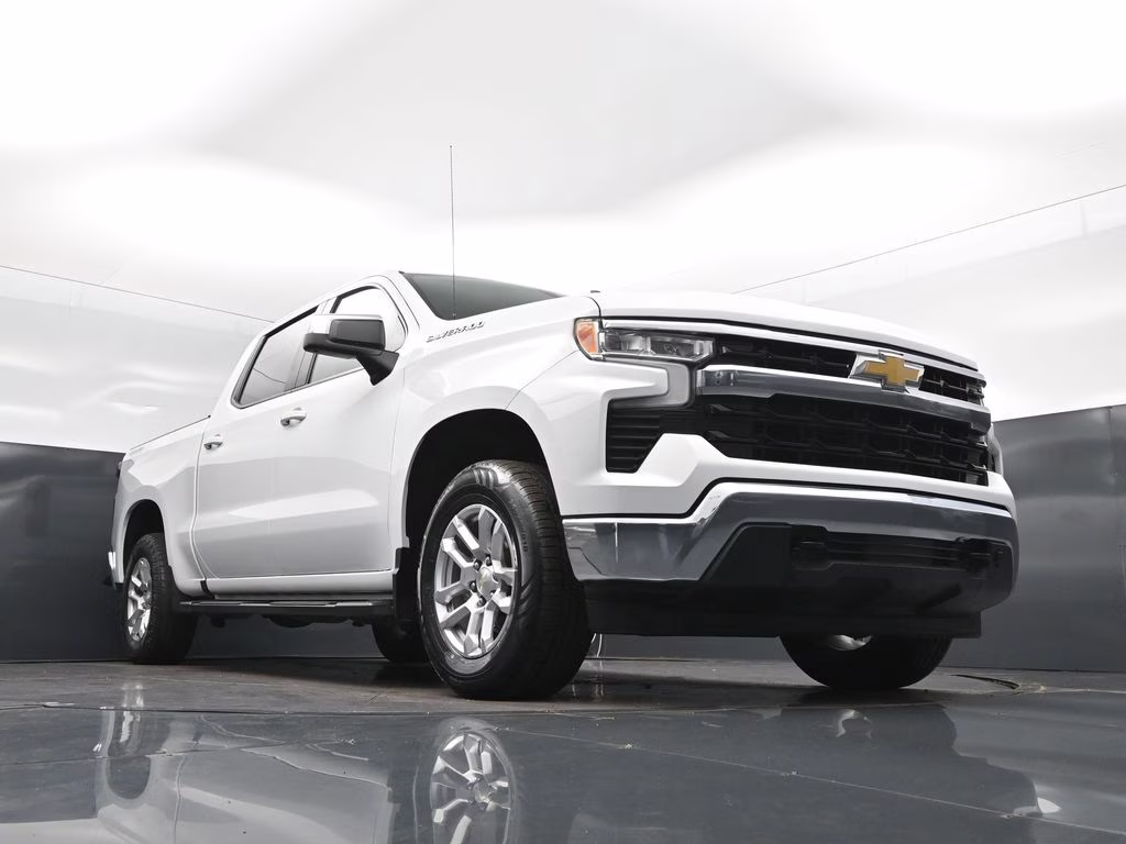 2023 Summit White Chevrolet Silverado 1500 LT 4X4 Truck