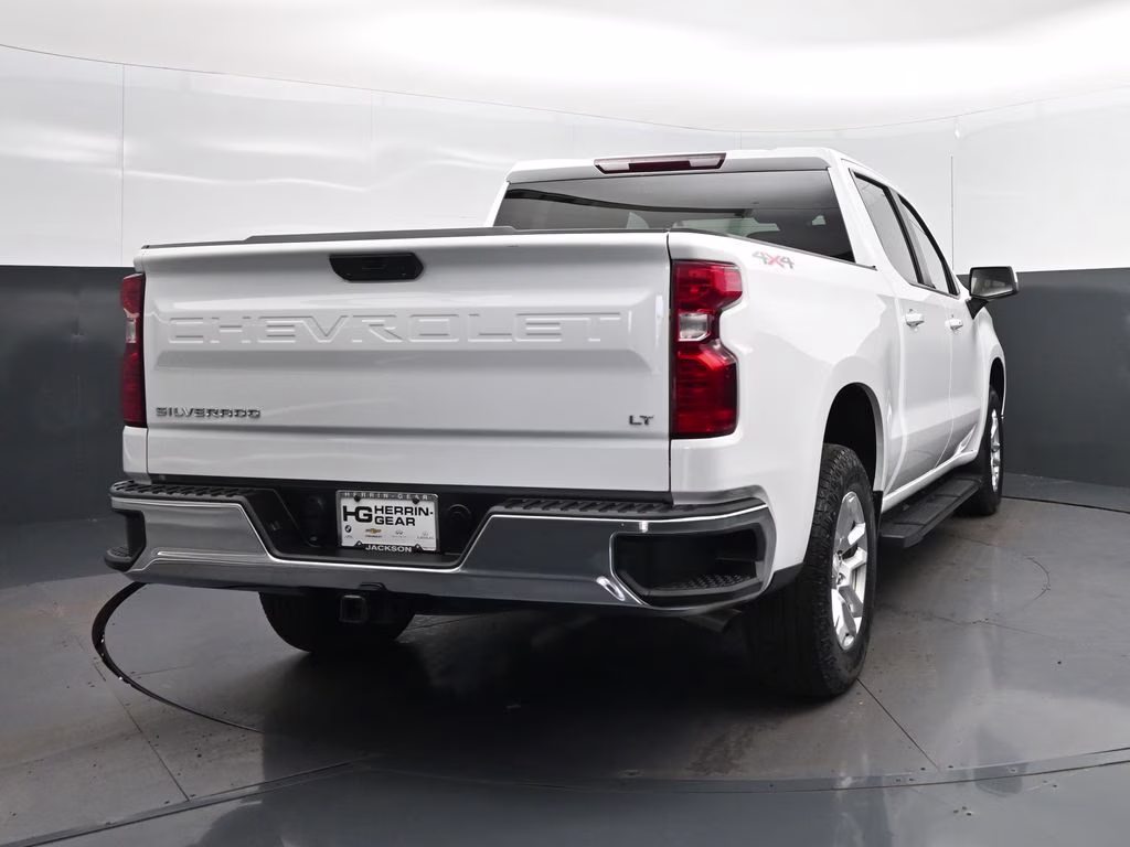 2023 Summit White Chevrolet Silverado 1500 LT 4X4 Truck