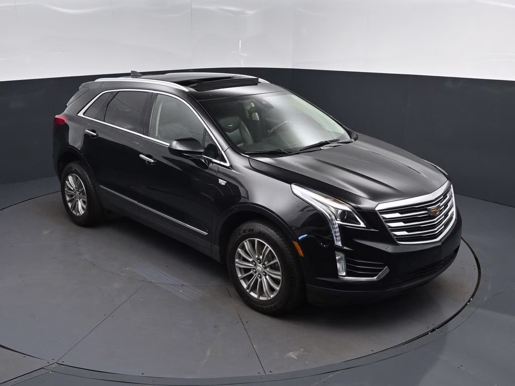 2019 Black Metallic Cadillac XT5 Luxury FWD SUV