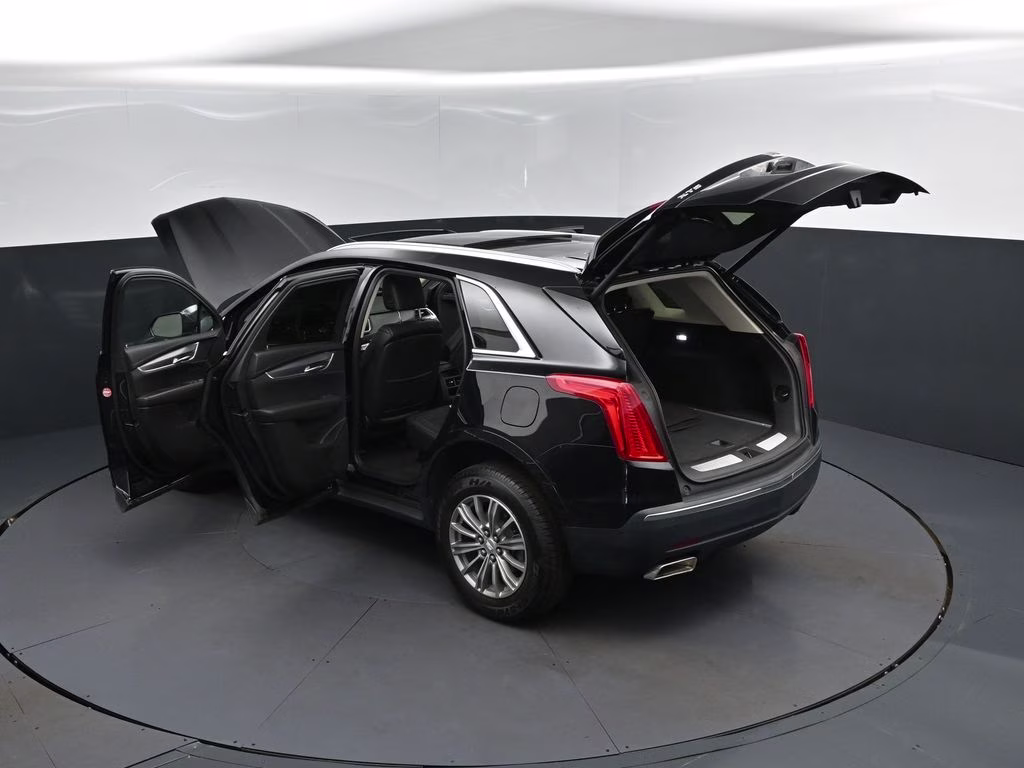 2019 Black Metallic Cadillac XT5 Luxury FWD SUV