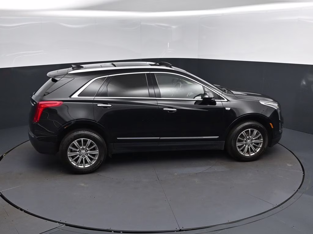 2019 Black Metallic Cadillac XT5 Luxury FWD SUV