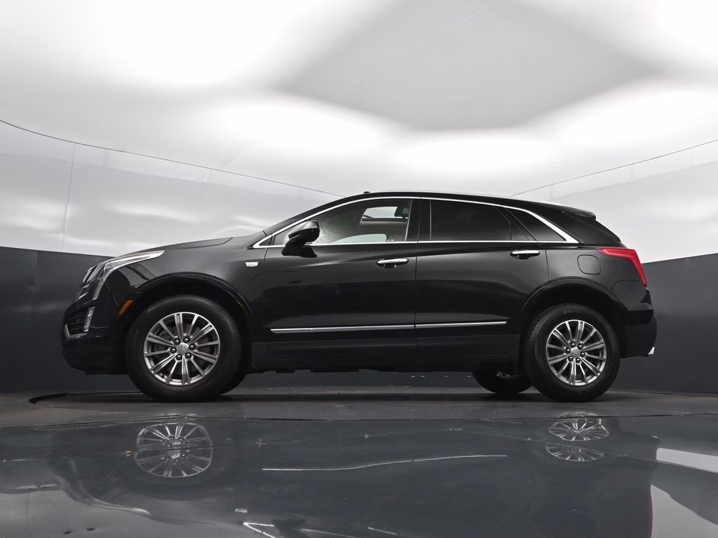 2019 Black Metallic Cadillac XT5 Luxury FWD SUV