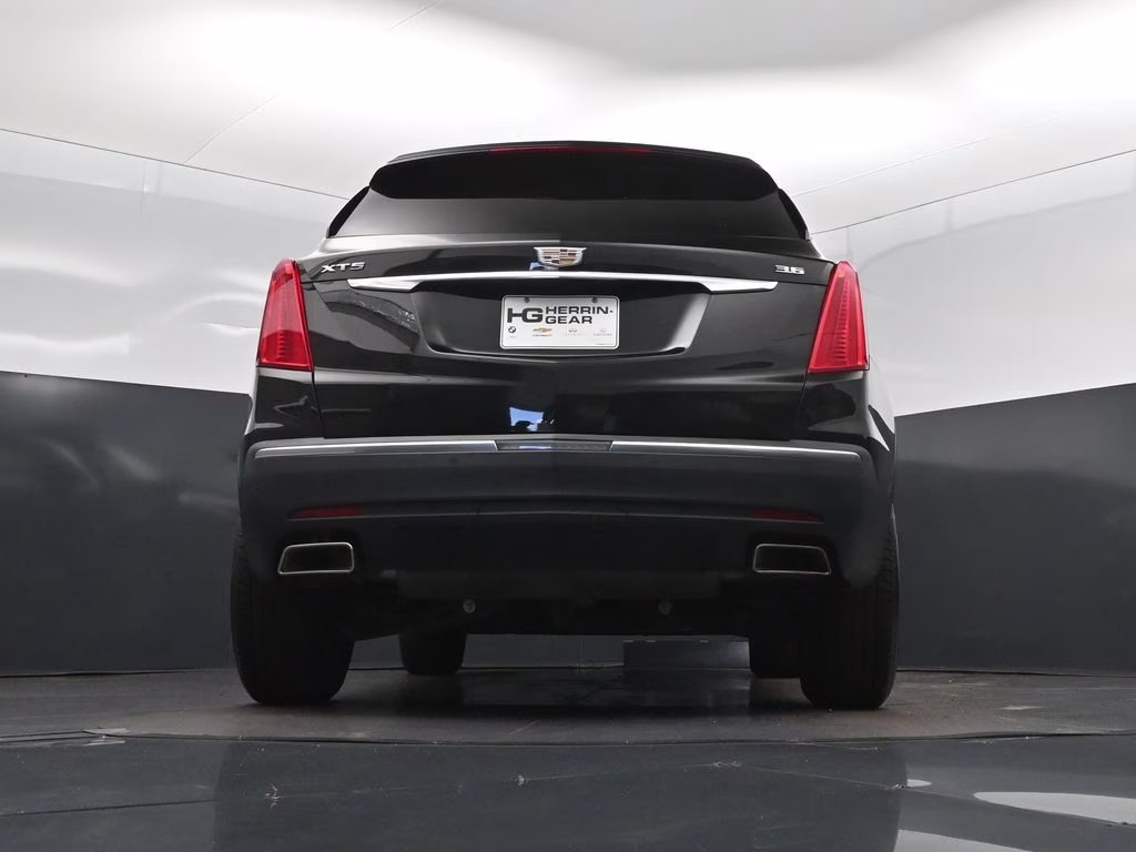2019 Black Metallic Cadillac XT5 Luxury FWD SUV