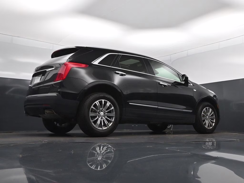 2019 Black Metallic Cadillac XT5 Luxury FWD SUV