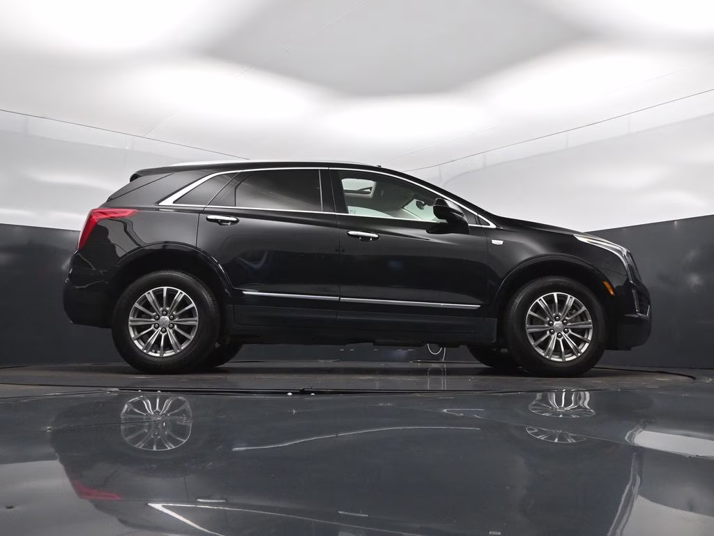 2019 Black Metallic Cadillac XT5 Luxury FWD SUV