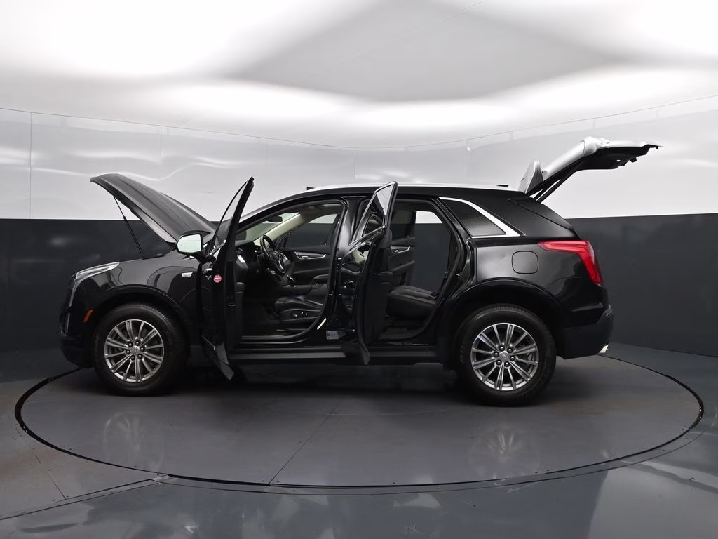 2019 Black Metallic Cadillac XT5 Luxury FWD SUV
