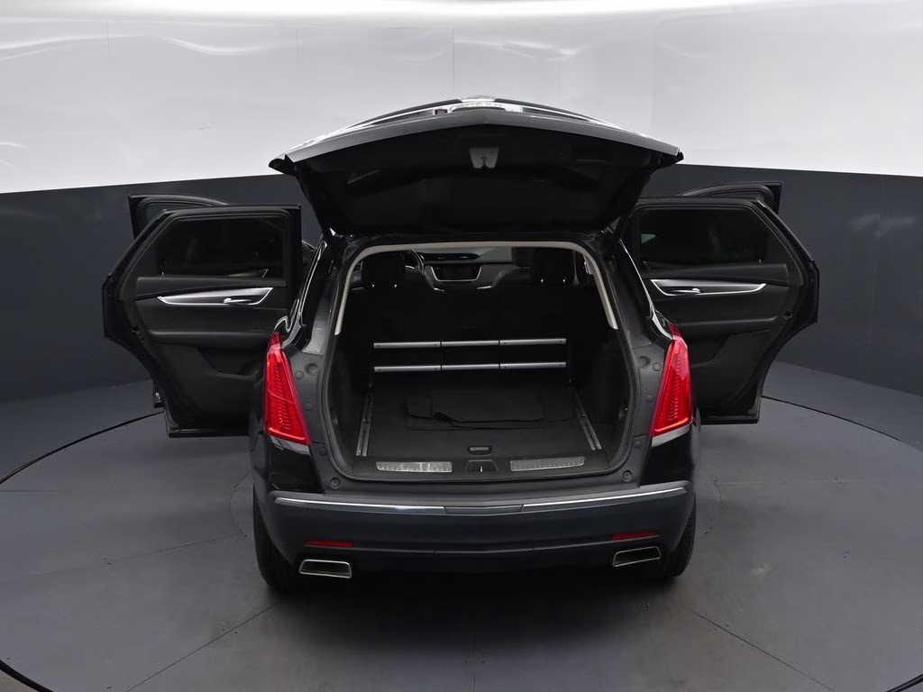2019 Black Metallic Cadillac XT5 Luxury FWD SUV
