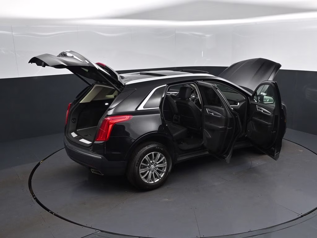 2019 Black Metallic Cadillac XT5 Luxury FWD SUV