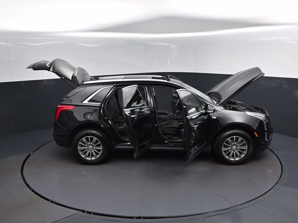 2019 Black Metallic Cadillac XT5 Luxury FWD SUV