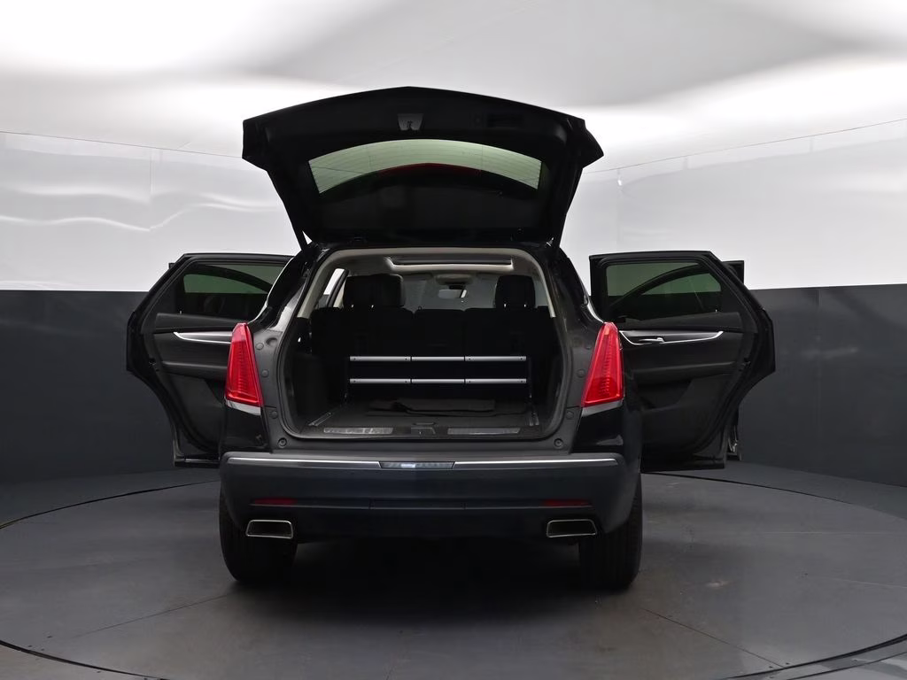 2019 Black Metallic Cadillac XT5 Luxury FWD SUV