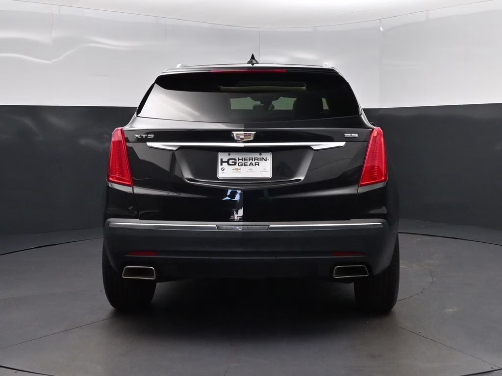 2019 Black Metallic Cadillac XT5 Luxury FWD SUV