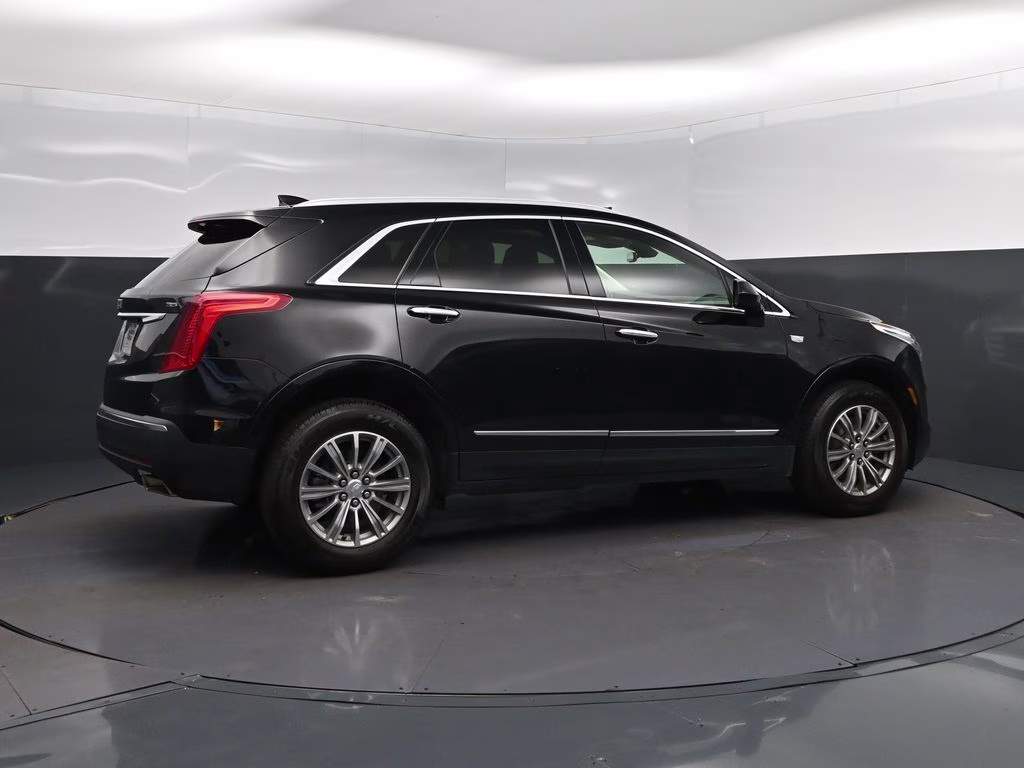 2019 Black Metallic Cadillac XT5 Luxury FWD SUV