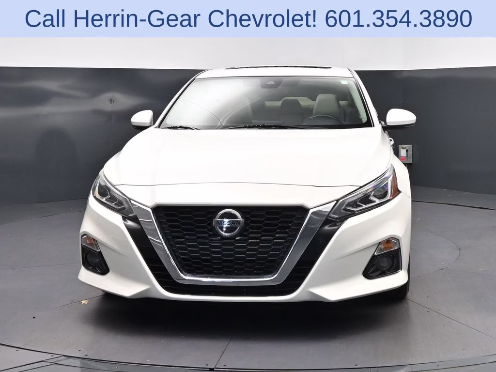 2021 Pearl White Nissan Altima 2.5 SL FWD Sedan