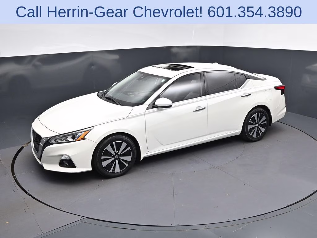 2021 Pearl White Nissan Altima 2.5 SL FWD Sedan