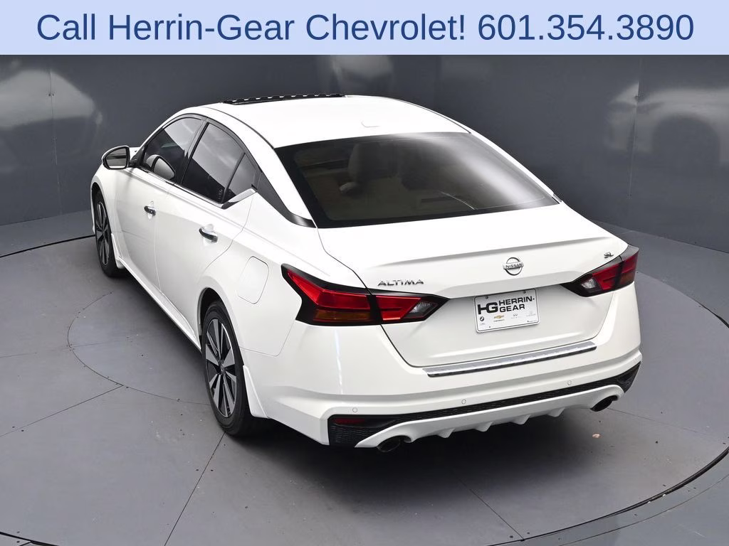 2021 Pearl White Nissan Altima 2.5 SL FWD Sedan