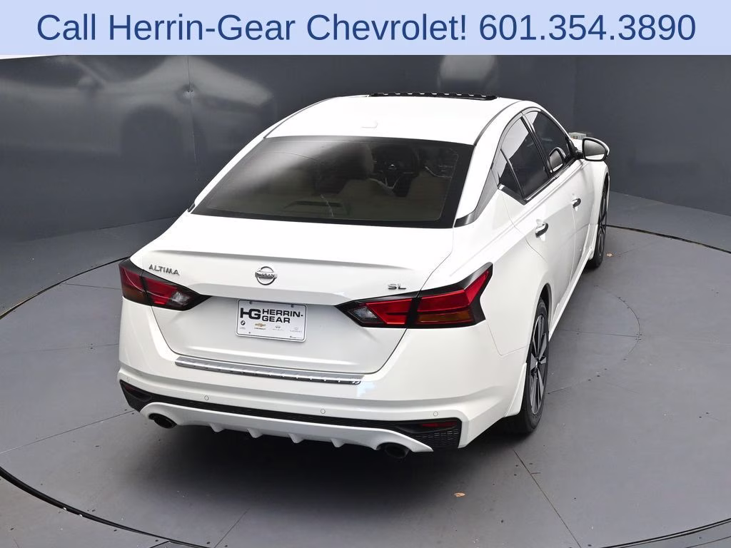 2021 Pearl White Nissan Altima 2.5 SL FWD Sedan