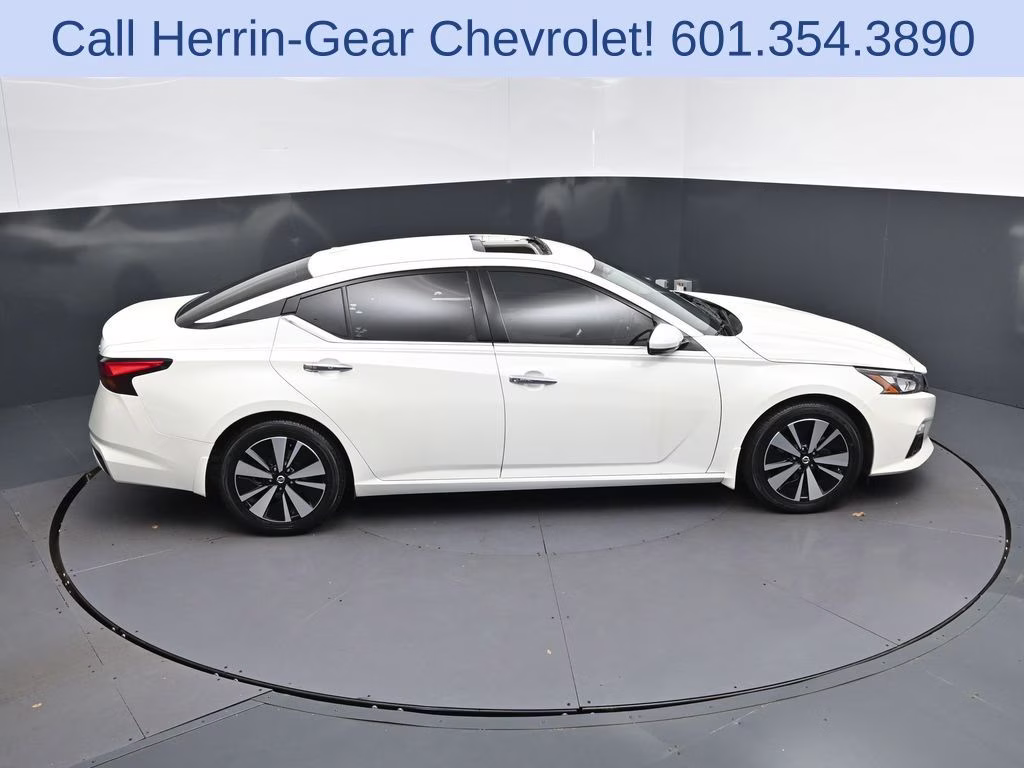 2021 Pearl White Nissan Altima 2.5 SL FWD Sedan