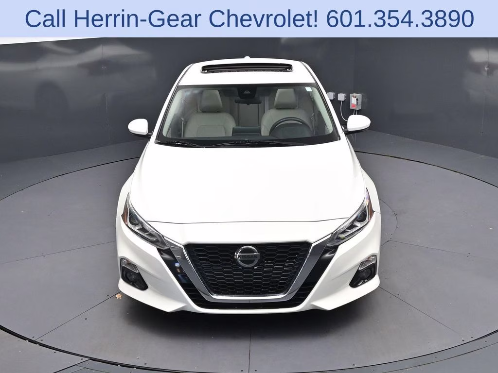 2021 Pearl White Nissan Altima 2.5 SL FWD Sedan