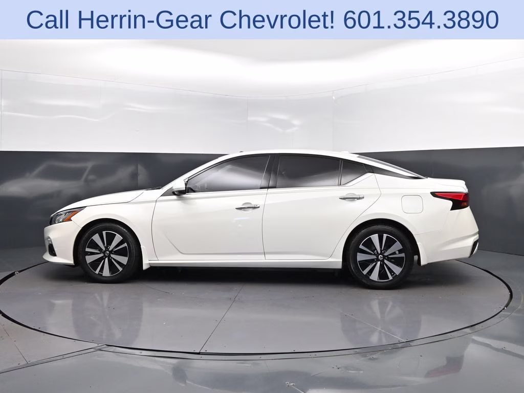 2021 Pearl White Nissan Altima 2.5 SL FWD Sedan