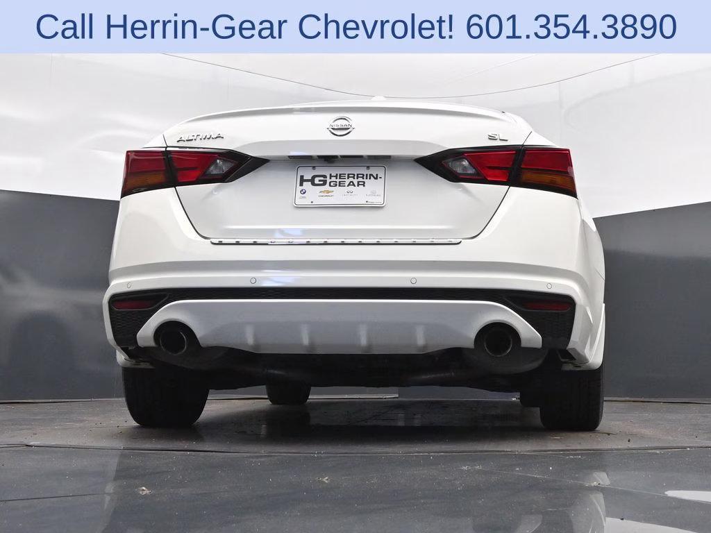 2021 Pearl White Nissan Altima 2.5 SL FWD Sedan