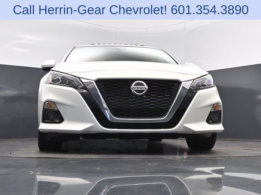 2021 Pearl White Nissan Altima 2.5 SL FWD Sedan