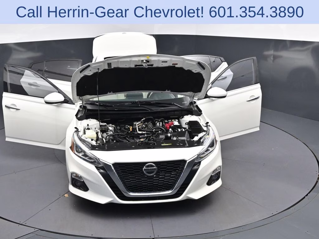 2021 Pearl White Nissan Altima 2.5 SL FWD Sedan