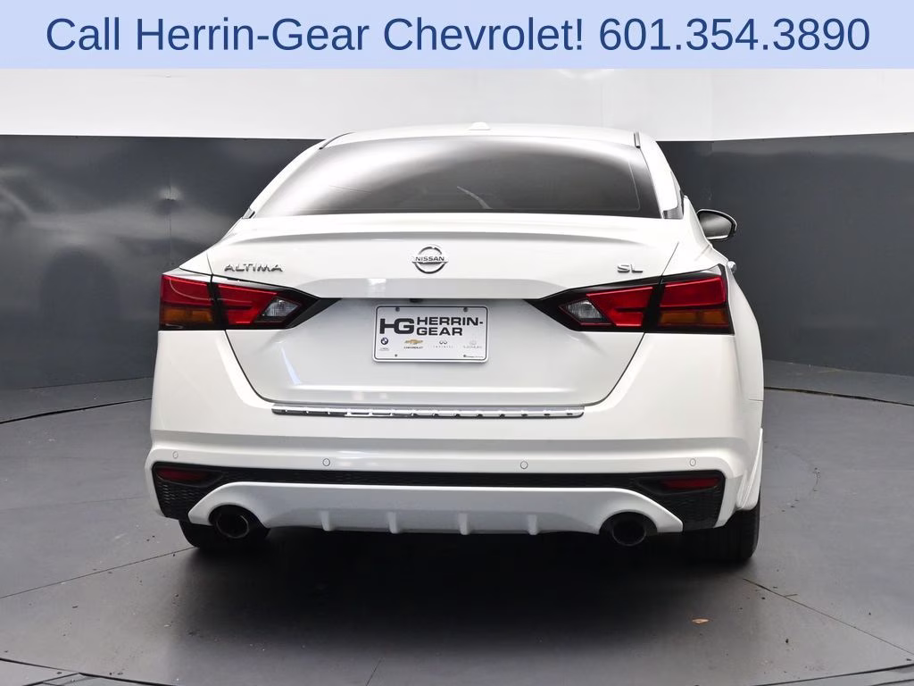 2021 Pearl White Nissan Altima 2.5 SL FWD Sedan
