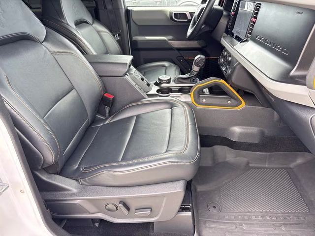 2023 Oxford White Ford Bronco Badlands 4X4 SUV