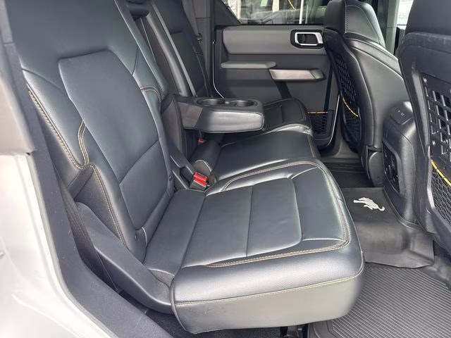 2023 Oxford White Ford Bronco Badlands 4X4 SUV