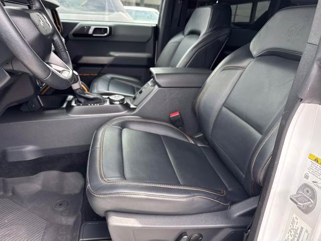 2023 Oxford White Ford Bronco Badlands 4X4 SUV