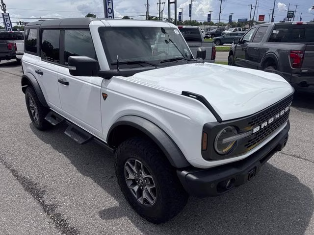 2023 Oxford White Ford Bronco Badlands 4X4 SUV