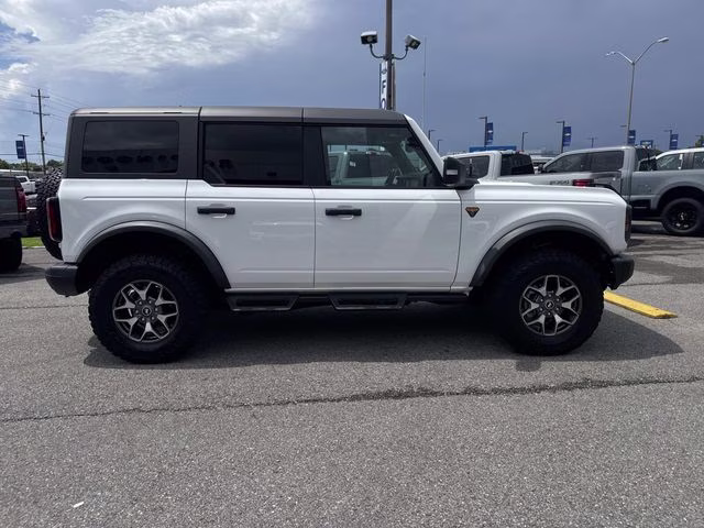 2023 Oxford White Ford Bronco Badlands 4X4 SUV