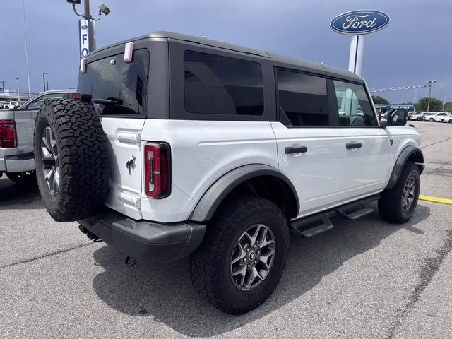 2023 Oxford White Ford Bronco Badlands 4X4 SUV