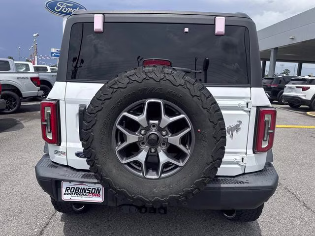 2023 Oxford White Ford Bronco Badlands 4X4 SUV
