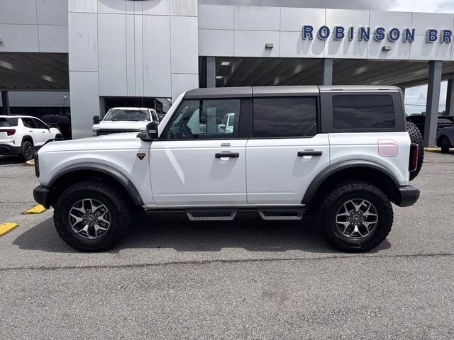 2023 Oxford White Ford Bronco Badlands 4X4 SUV