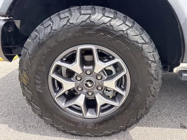 2023 Oxford White Ford Bronco Badlands 4X4 SUV