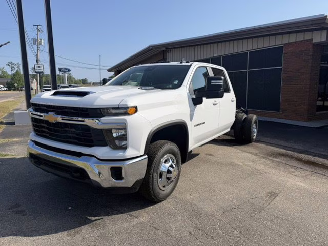2026 Summit White Chevrolet Silverado 3500 HD Chassis Cab LT 4X4 Truck