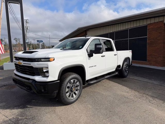 2026 Summit White Chevrolet Silverado 2500 HD Custom 4X4 Truck